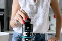 MCT Oil: Uses, Benefits, Risks and How It Works
