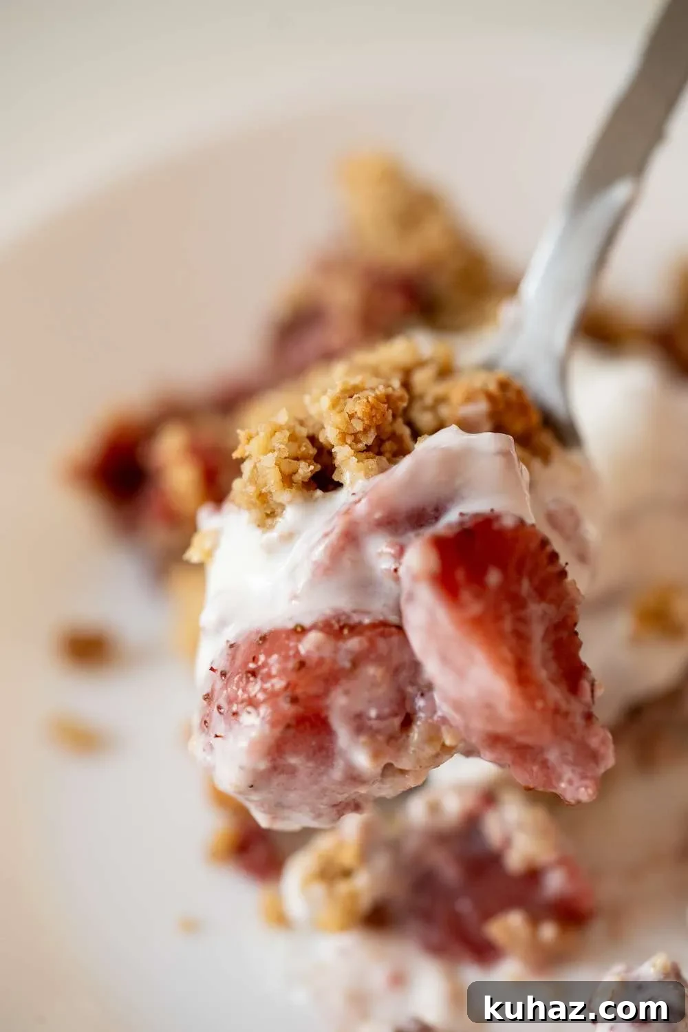 This is the best dessert recipe to make with fresh strawberries! Use nuts, oats and fresh fruit to make this delicious, flourless, gluten-free healthy oatmeal strawberry crumble.