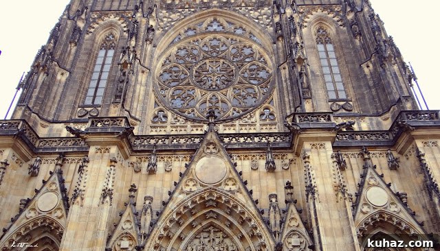 A large clock mounted to the side of a building