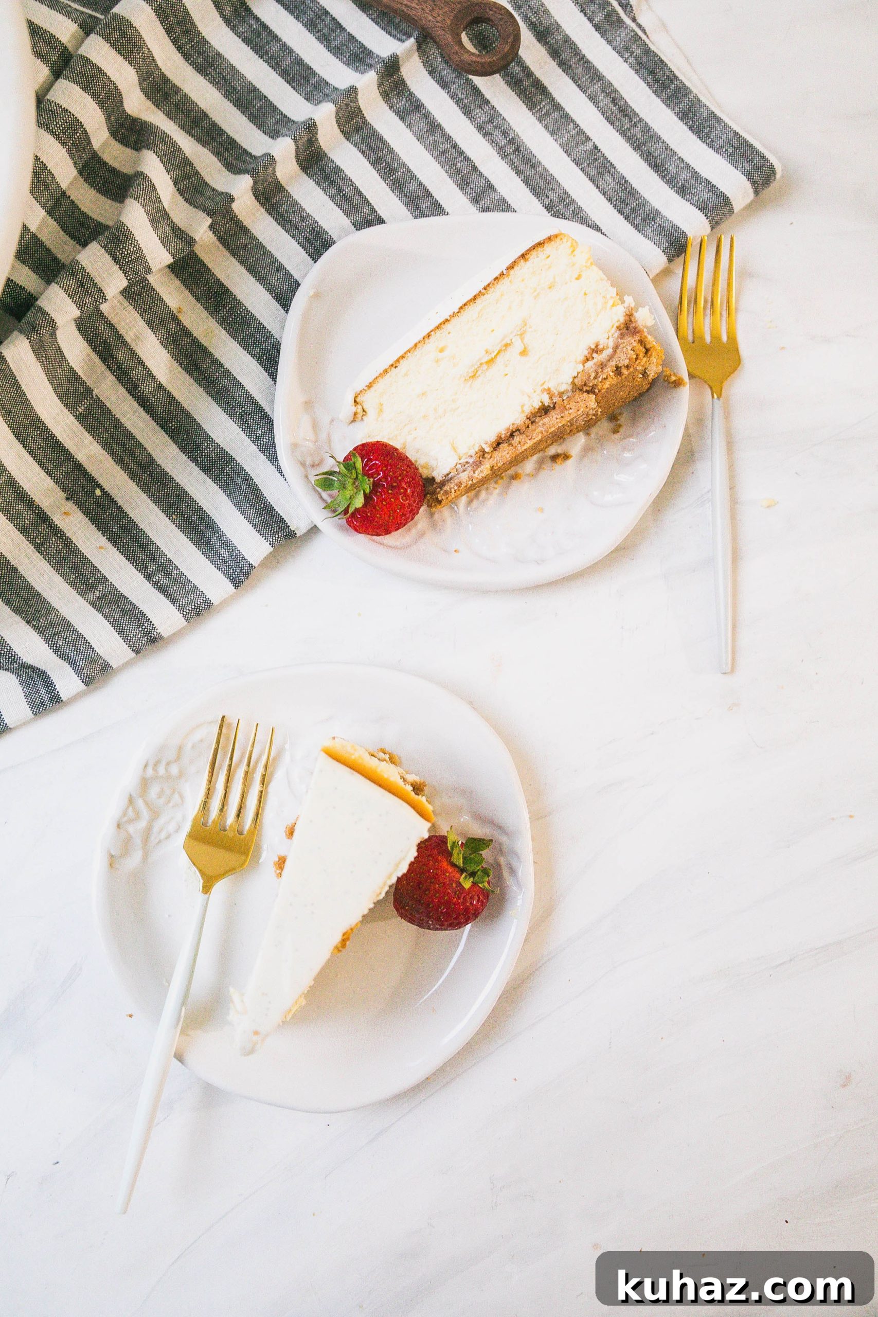 Vanilla Cheesecake with Sour Cream Topping-3