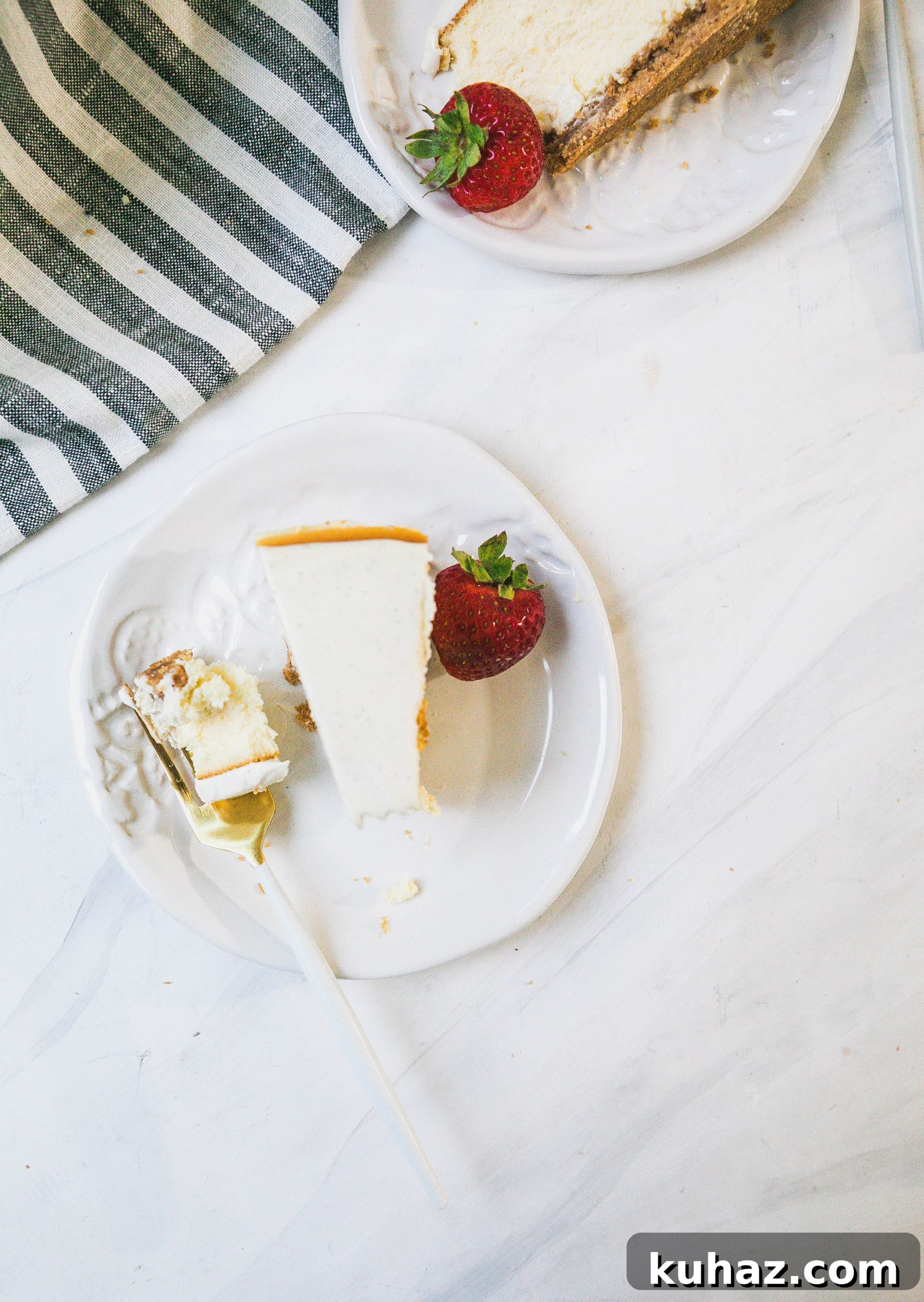 Vanilla Cheesecake with Sour Cream Topping-11