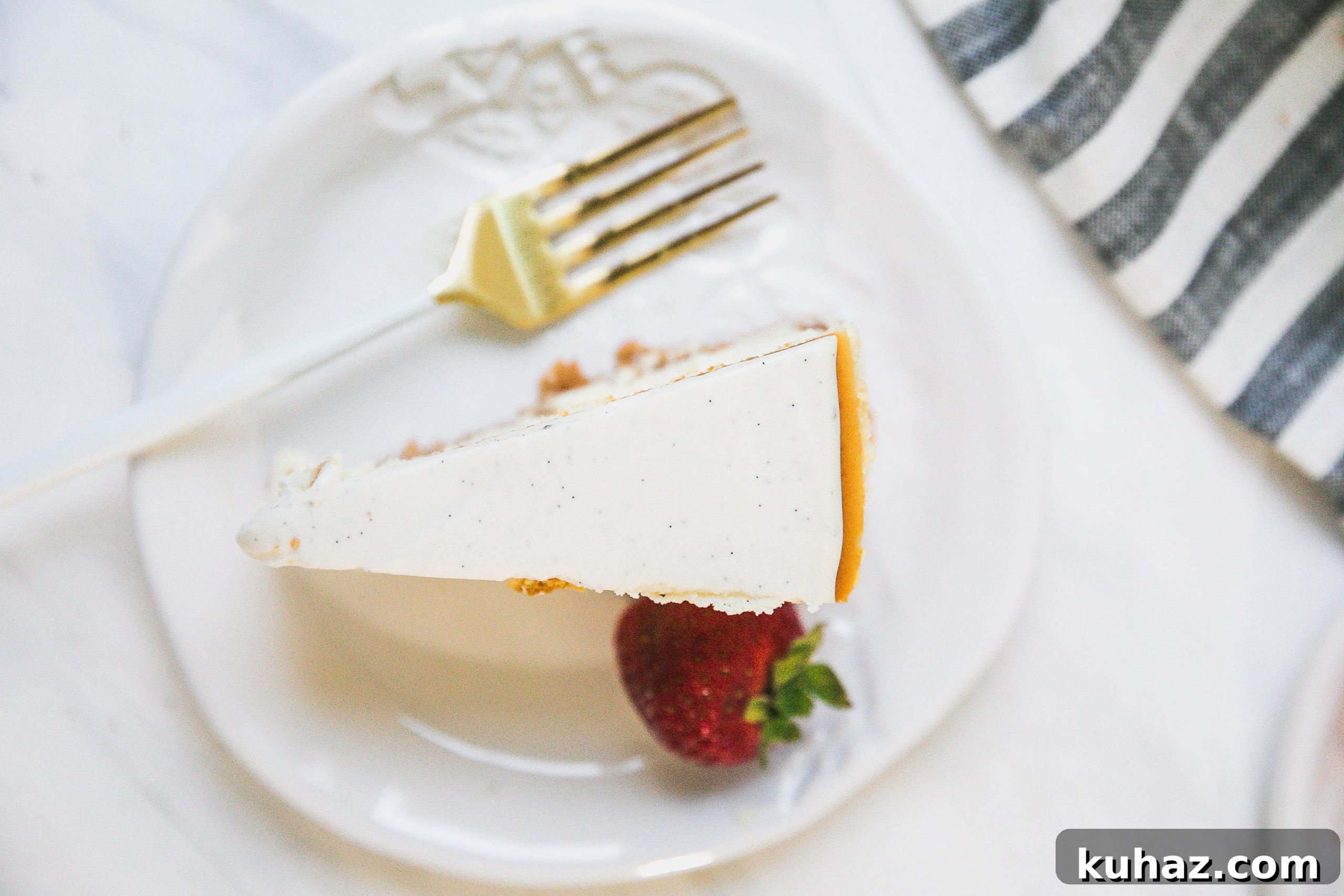 Vanilla Cheesecake with Sour Cream Topping-8