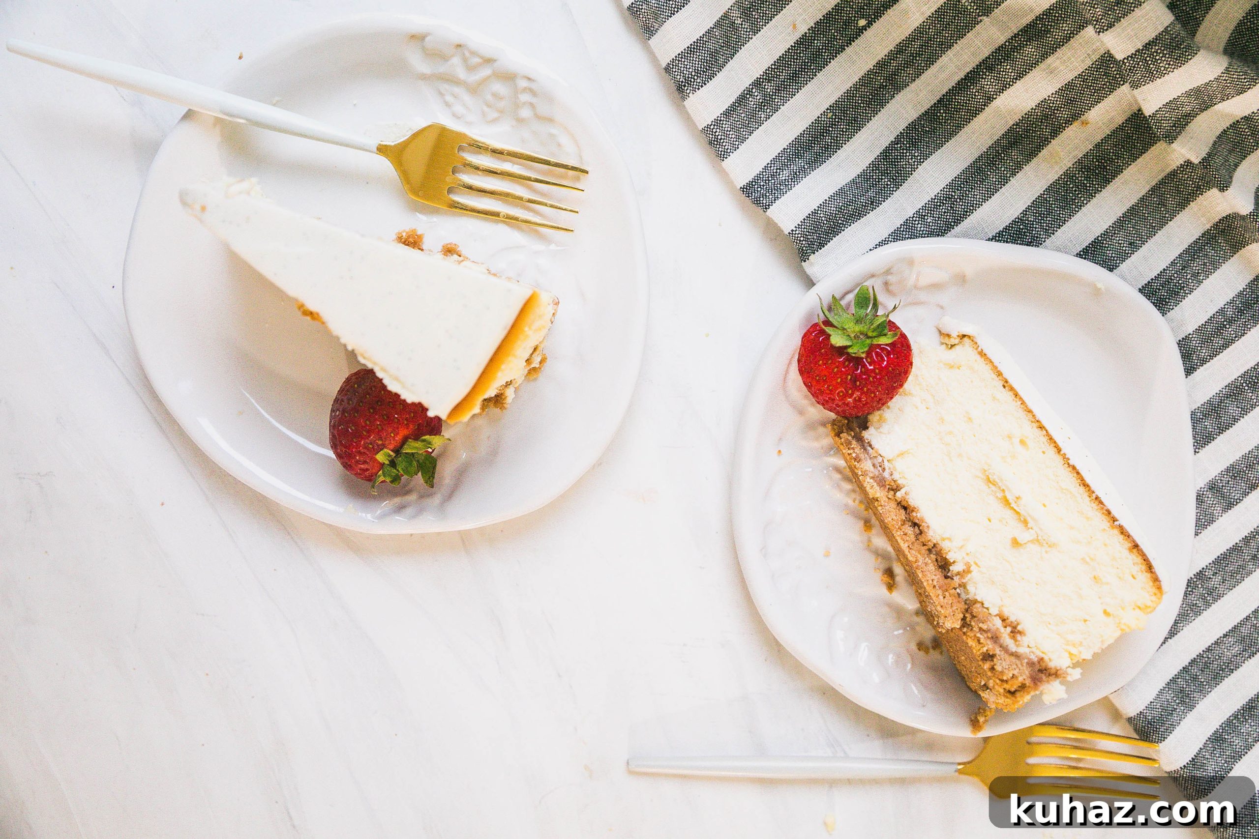 Vanilla Cheesecake with Sour Cream Topping-4