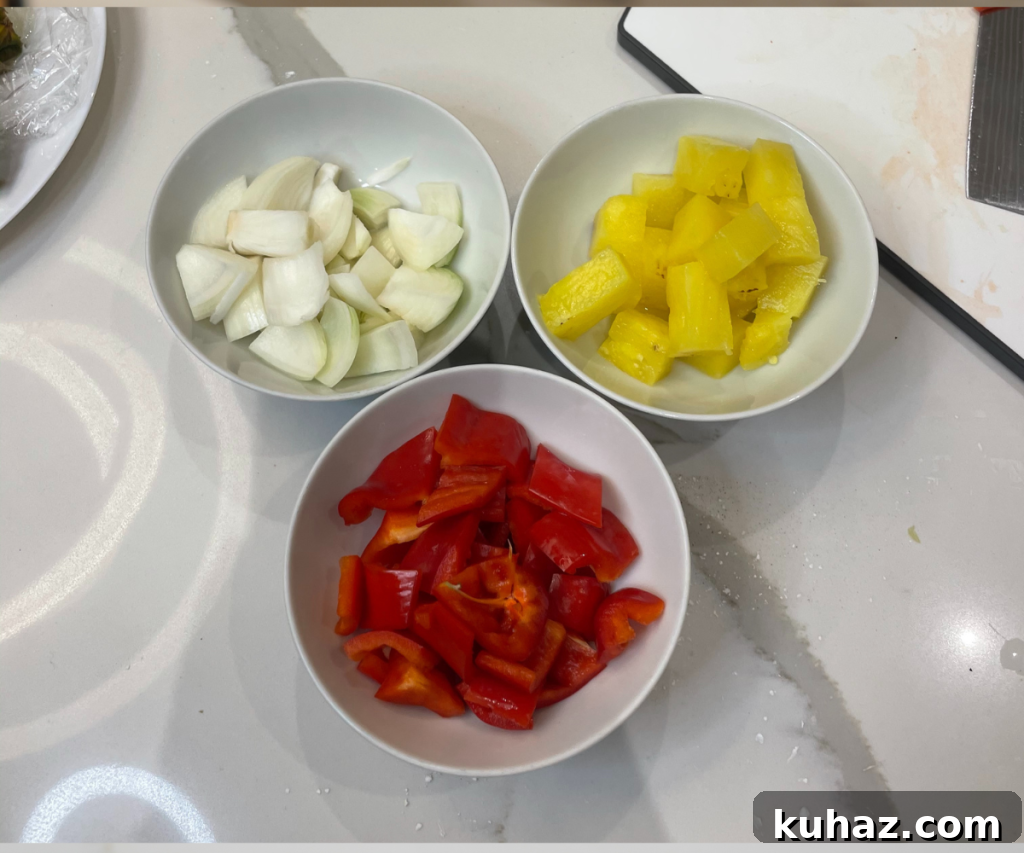 Crispy Sweet and Sour Pork with Pineapple 3 Fruits and vegetables for sweet and sour pork