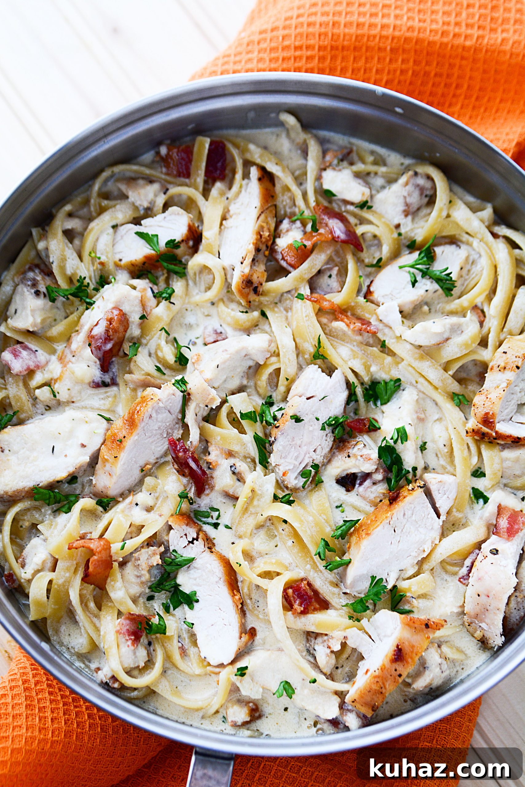 Creamy pasta with bacon and chicken