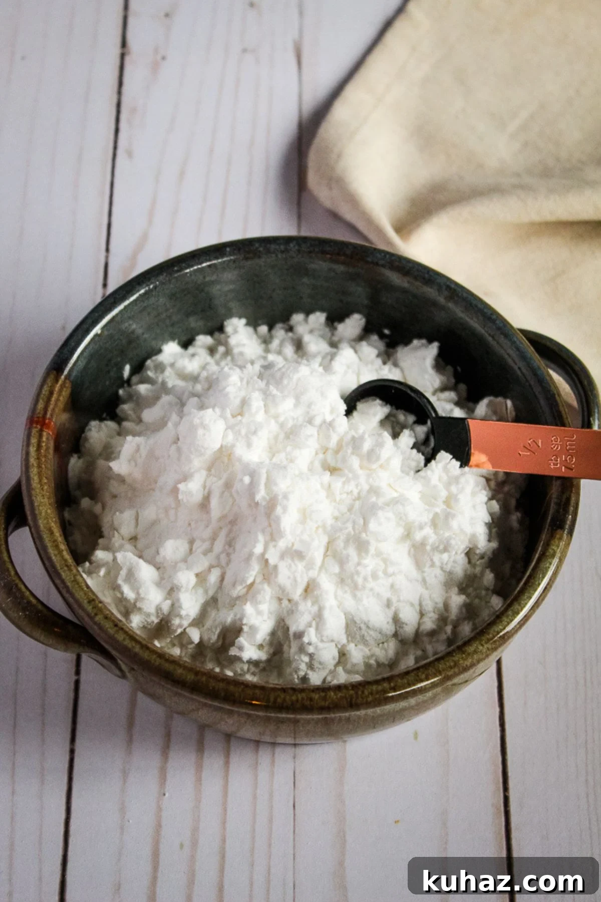 Cornstarch, Tapioca, Arrowroot Compared: Uses and Substitutes 3 bowl of potato starch with a measuring spoon